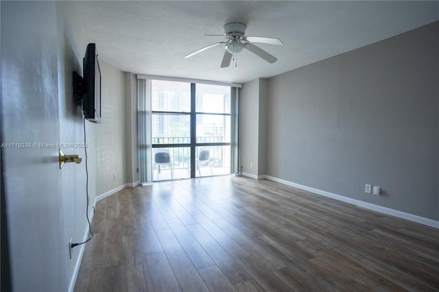 4 of 26 - 800 Parkview Dr 512, Hallandale Beach, FL