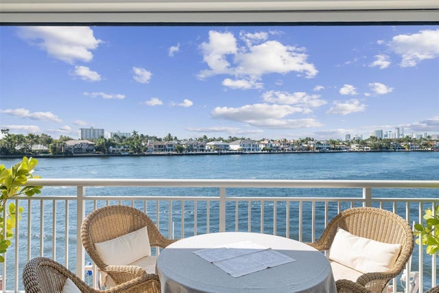 1 of 18 - 511 Bayshore Dr 304, Fort Lauderdale, FL