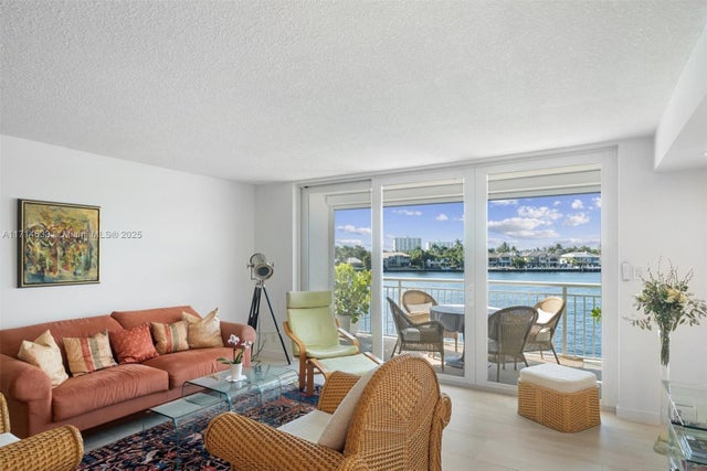 3 of 18 - 511 Bayshore Dr 304, Fort Lauderdale, FL
