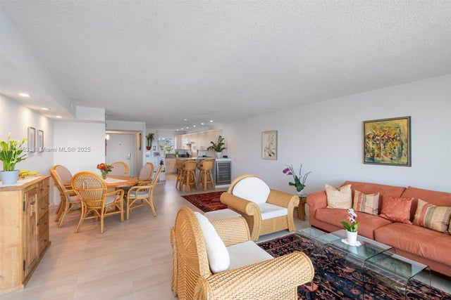 4 of 18 - 511 Bayshore Dr 304, Fort Lauderdale, FL
