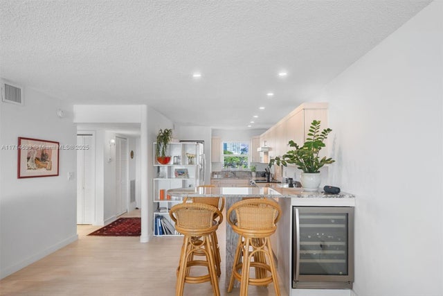 5 of 18 - 511 Bayshore Dr 304, Fort Lauderdale, FL