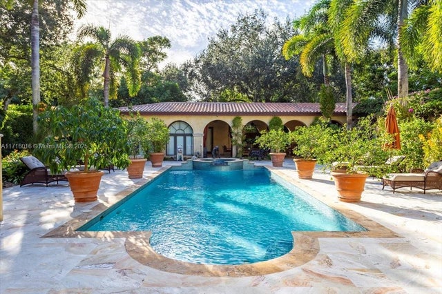 4 of 52 - 9940 W Suburban Dr, Pinecrest, FL