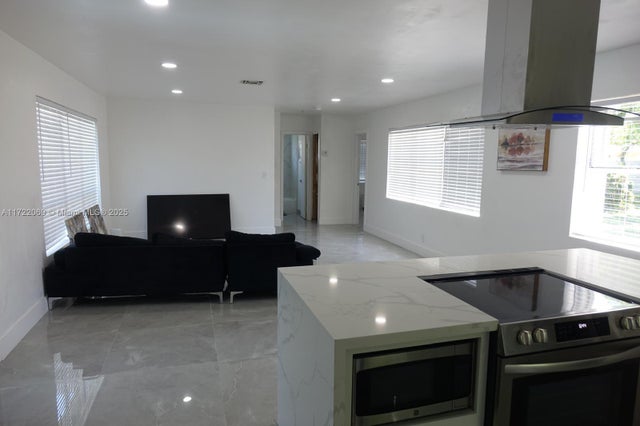 5 of 15 - 1510 S 24th Ave, Hollywood, FL