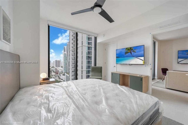 4 of 25 - 601 Ne 1st Ave 3913, Miami, FL