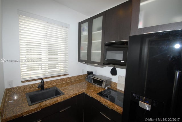5 of 15 - 1000 Meridian Ave 23, Miami Beach, FL