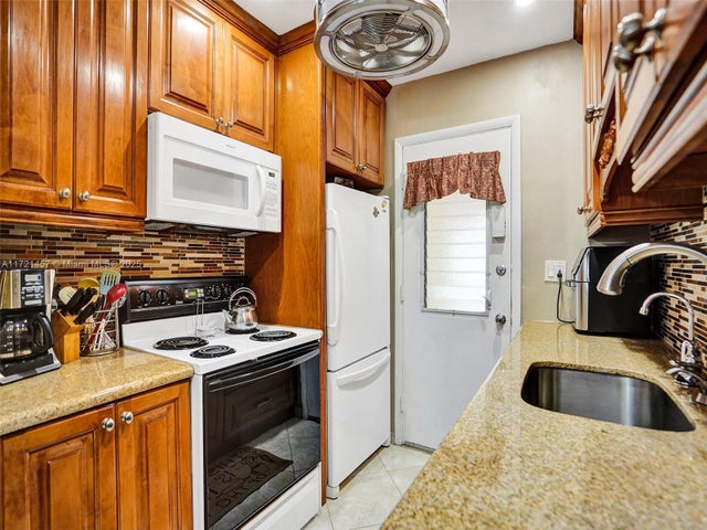 3 of 38 - 16801 Ne 13th Ave 308, Miami, FL