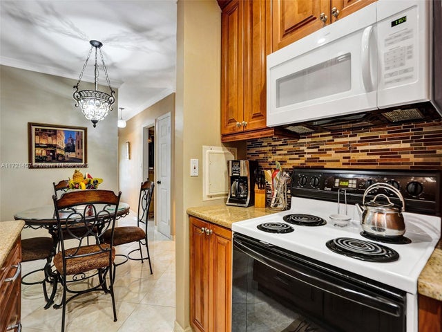 5 of 38 - 16801 Ne 13th Ave 308, Miami, FL