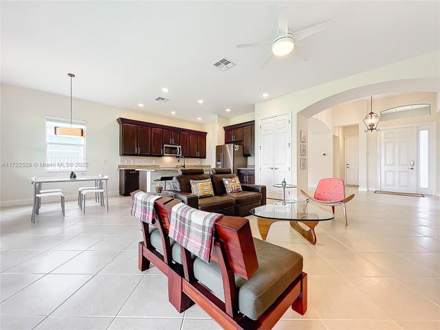 4 of 33 - 2857 Bellarosa Cir, Royal Palm Beach, FL