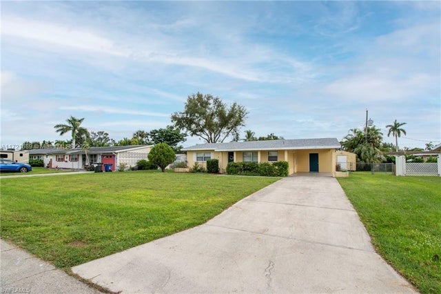 2 of 31 - 1442 Bryon Rd, Fort Myers, FL