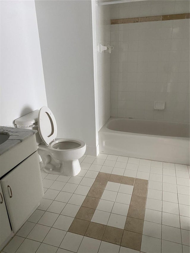 3 of 8 - 1200 Brickell Bay Dr 2007, Miami, FL