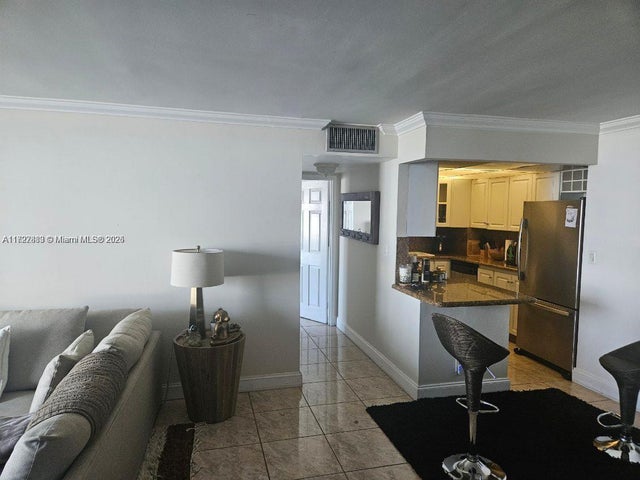 5 of 9 - 1800 Collins Ave 8b, Miami Beach, FL
