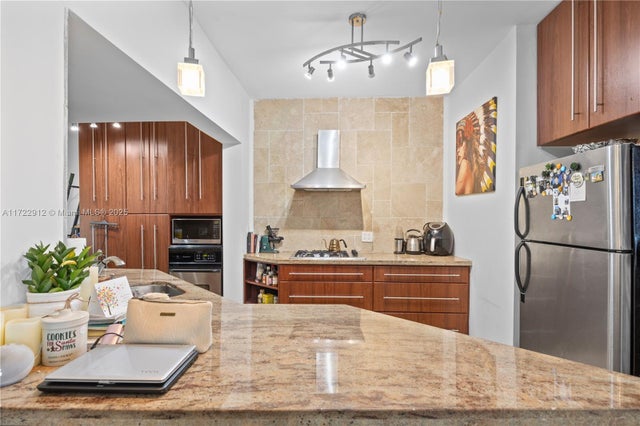 1 of 33 - 1840 James Ave 8, Miami Beach, FL
