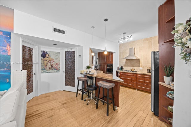 2 of 33 - 1840 James Ave 8, Miami Beach, FL