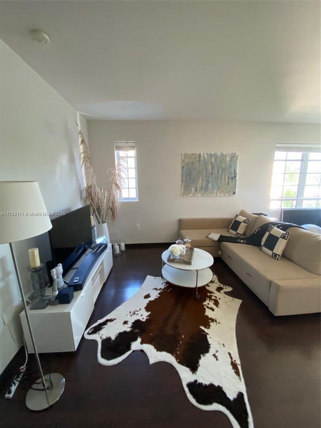 2 of 15 - 435 21st St 307, Miami Beach, FL