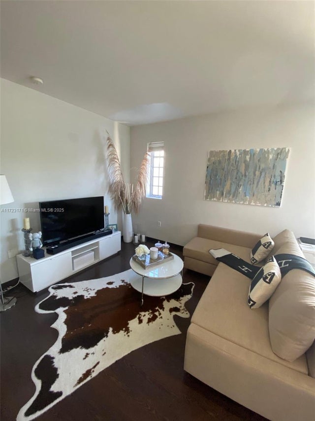 3 of 15 - 435 21st St 307, Miami Beach, FL