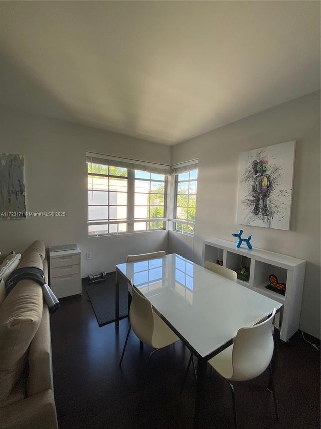 4 of 15 - 435 21st St 307, Miami Beach, FL