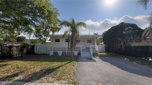 4 of 11 - 109 Sw 1st Ave, Hallandale Beach, FL