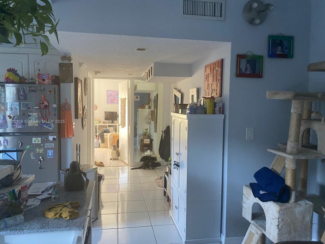 2 of 4 - 1960 Marseille Dr 204, Miami Beach, FL