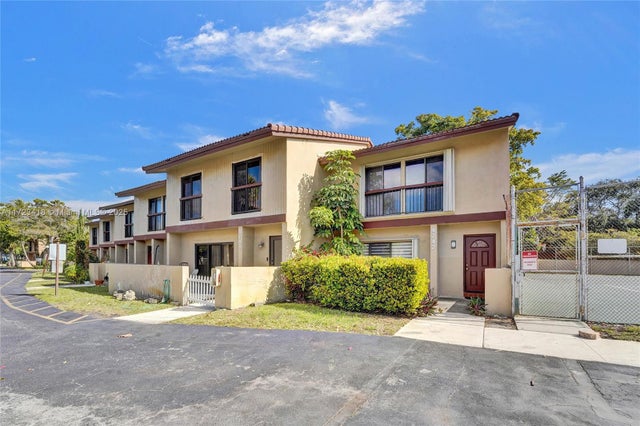 2 of 30 - 4742 Sheridan St 6, Hollywood, FL