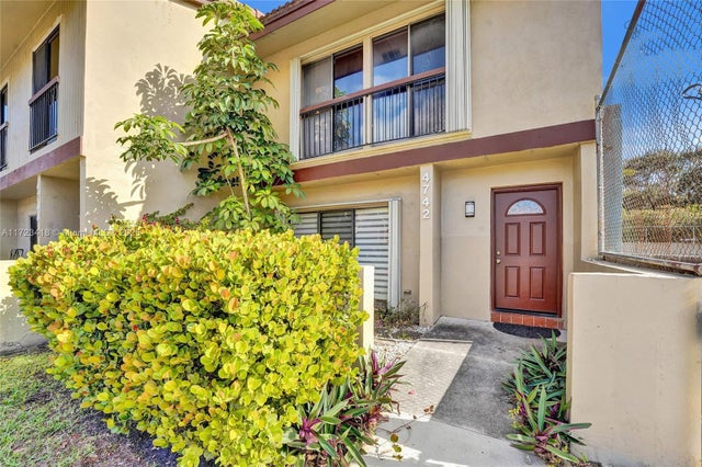 3 of 30 - 4742 Sheridan St 6, Hollywood, FL