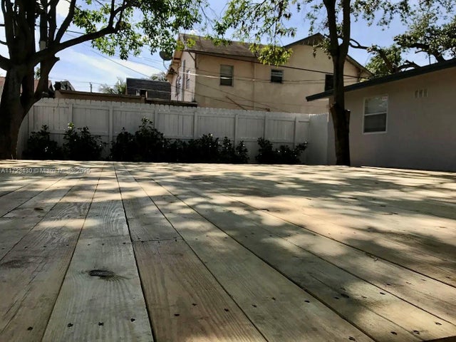 3 of 7 - 246 Nw 41st St, Miami, FL