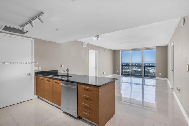 5 of 41 - 50 Biscayne Blvd 4208, Miami, FL
