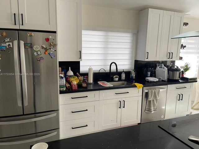 4 of 10 - 981 Nw 134th Ave, Miami, FL