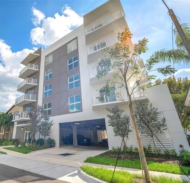 1 of 23 - 1938 Jackson St 301, Hollywood, FL