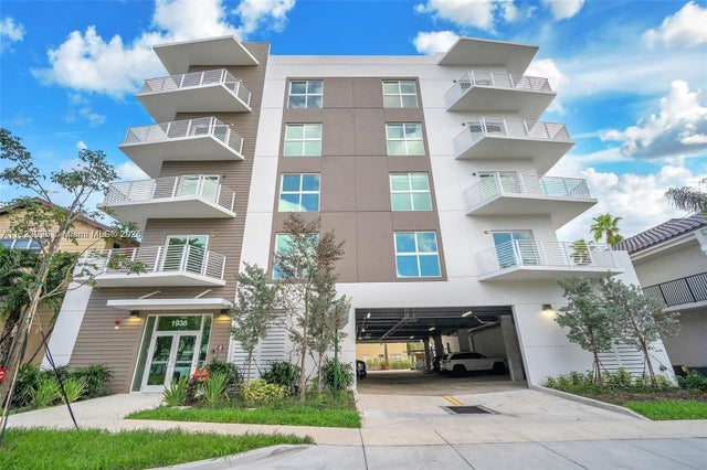 2 of 23 - 1938 Jackson St 301, Hollywood, FL