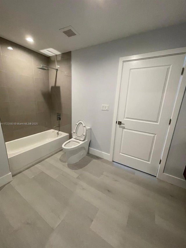 5 of 23 - 1938 Jackson St 301, Hollywood, FL
