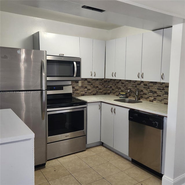 1 of 19 - 1400 Ne 54th St 106, Fort Lauderdale, FL