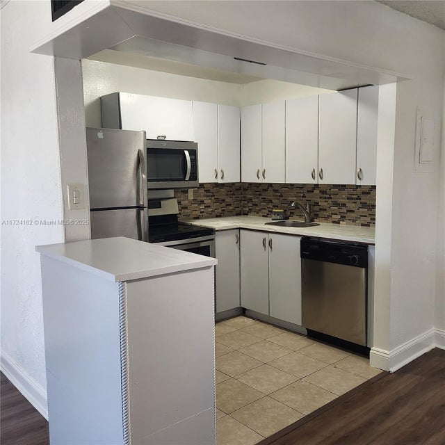 2 of 19 - 1400 Ne 54th St 106, Fort Lauderdale, FL