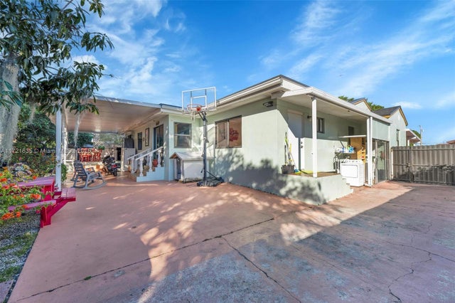 2 of 44 - 462 E 39th St, Hialeah, FL