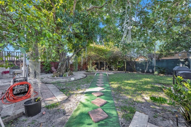 4 of 44 - 462 E 39th St, Hialeah, FL