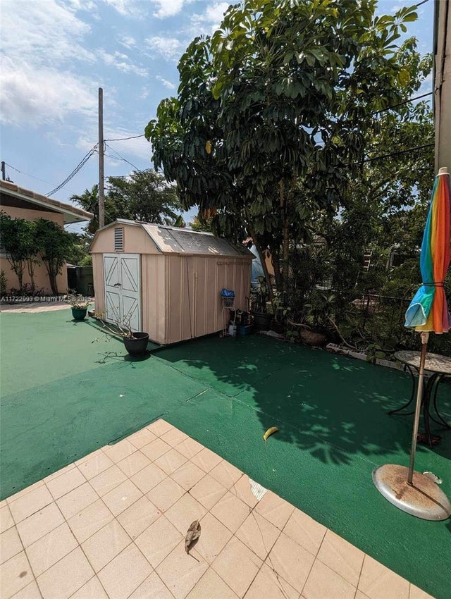 5 of 18 - 3740 W 5th Ct, Hialeah, FL
