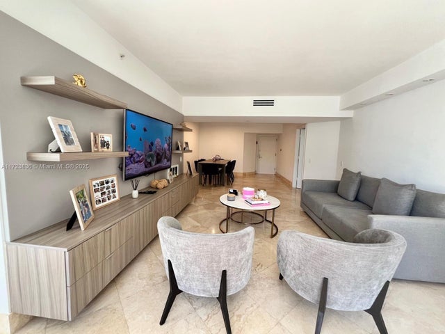 2 of 19 - 21055 Yacht Club Dr 510, Aventura, FL