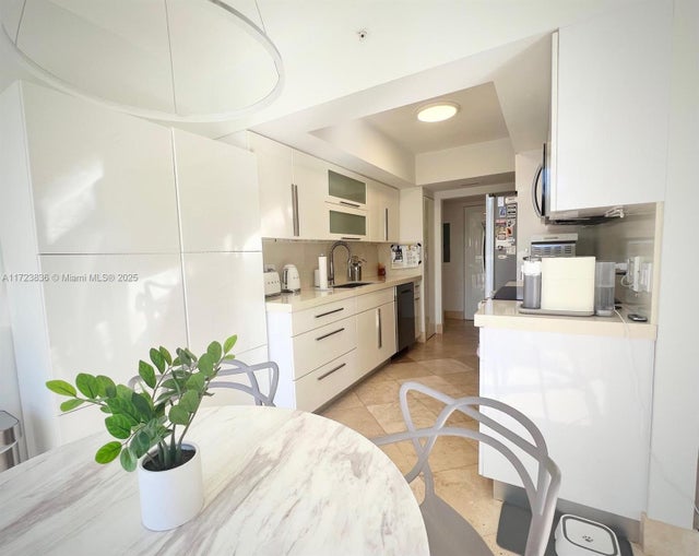3 of 19 - 21055 Yacht Club Dr 510, Aventura, FL