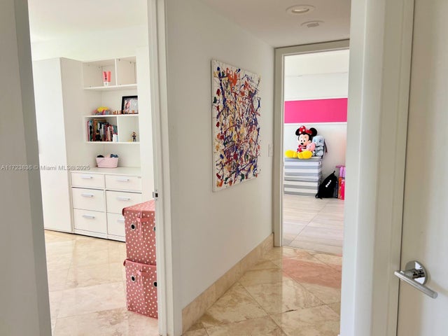 5 of 19 - 21055 Yacht Club Dr 510, Aventura, FL