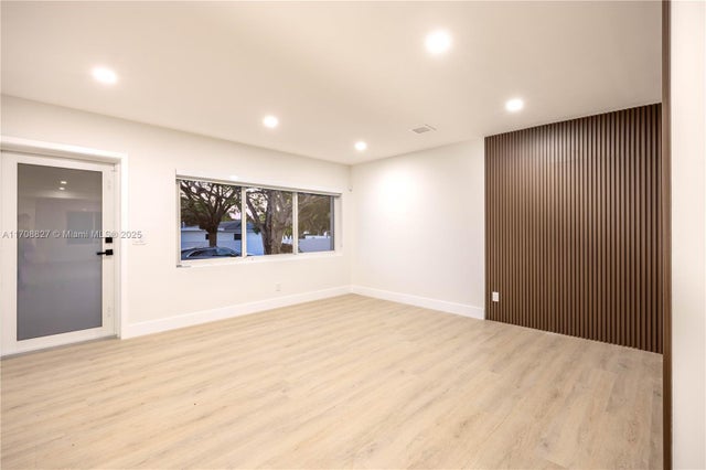 2 of 22 - 6070 Sw 42nd St, Miami, FL