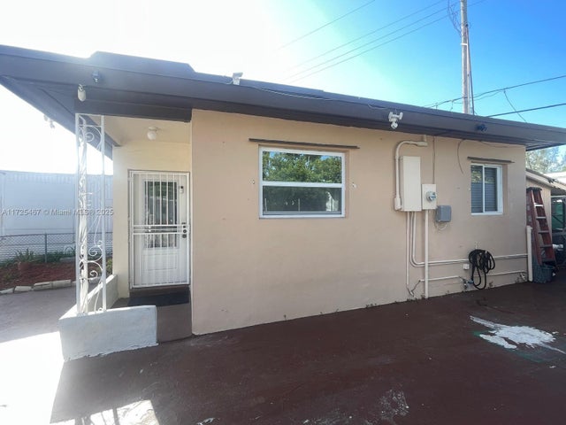 2 of 18 - 2421 Ne 135th Ln, North Miami Beach, FL
