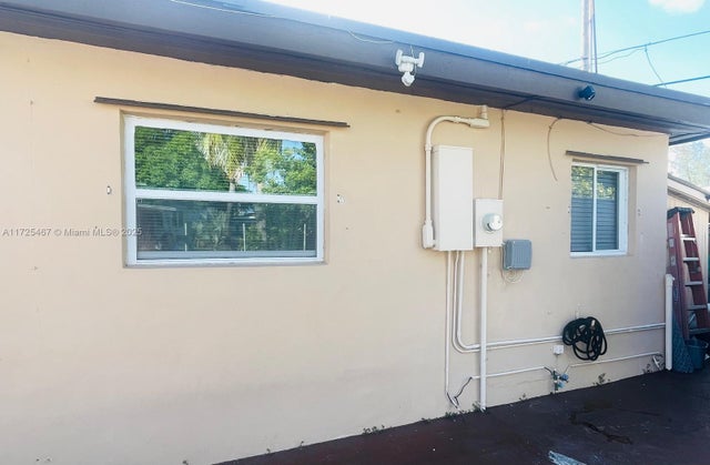 4 of 18 - 2421 Ne 135th Ln, North Miami Beach, FL