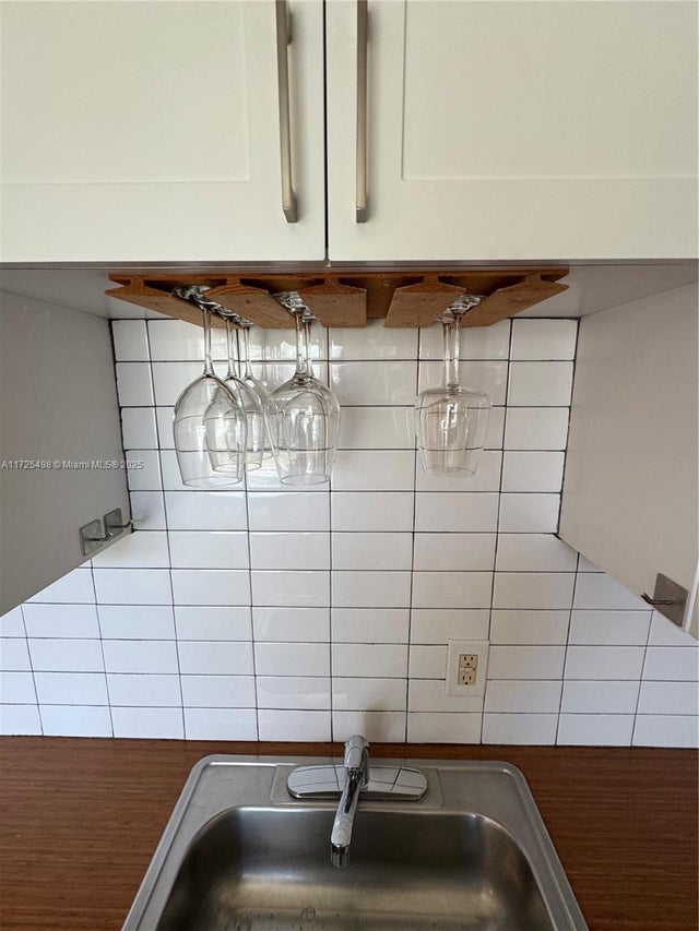 5 of 24 - 1460 Ocean Drive 208, Miami Beach, FL