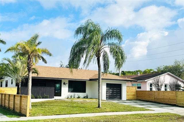 1 of 40 - 641 Ne 2nd St, Dania Beach, FL