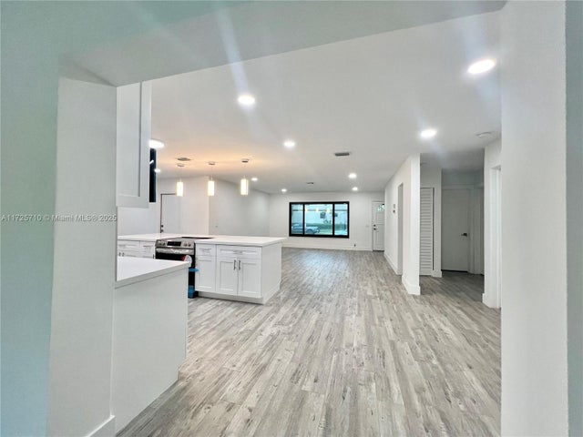 3 of 40 - 641 Ne 2nd St, Dania Beach, FL