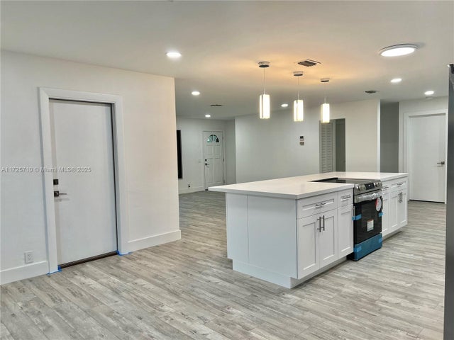 4 of 40 - 641 Ne 2nd St, Dania Beach, FL
