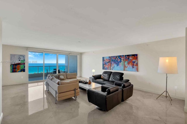1 of 70 - 20201 E Country Club Dr 2705, Aventura, FL