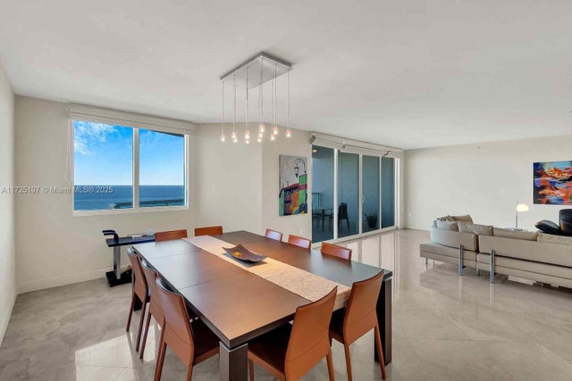 4 of 70 - 20201 E Country Club Dr 2705, Aventura, FL