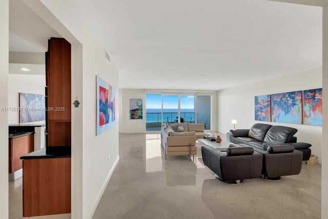 5 of 70 - 20201 E Country Club Dr 2705, Aventura, FL