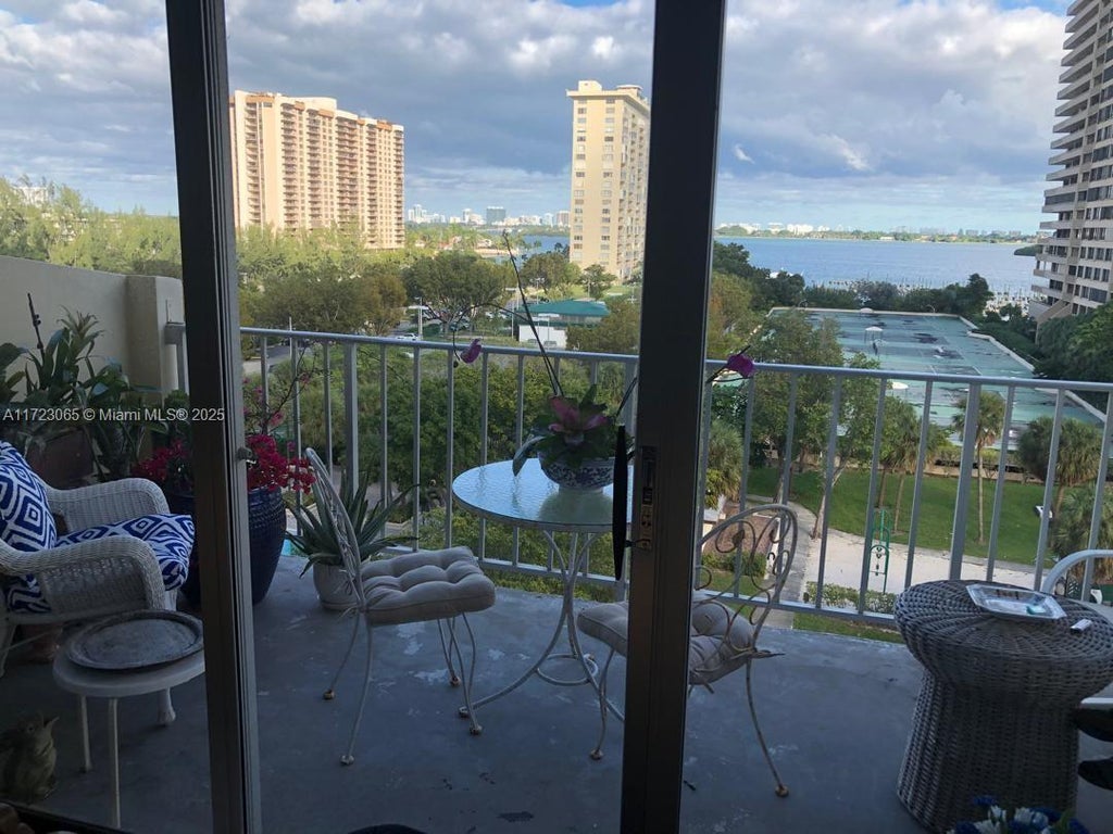 11111 Biscayne Blvd 7g, Miami