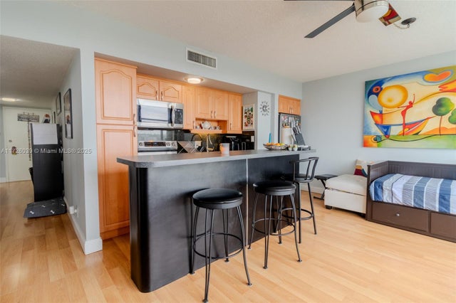 2 of 33 - 900 Bay Dr 513, Miami Beach, FL